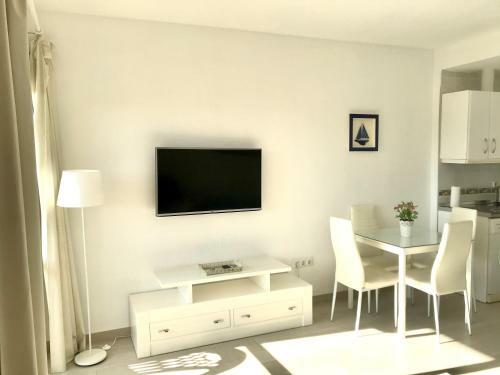 Estudios Y Apartamentos Benal Beach