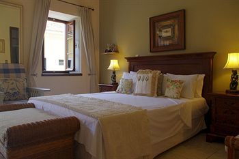 Residencia Faros Suites