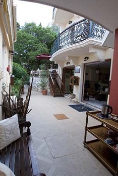 Residencia Faros Suites