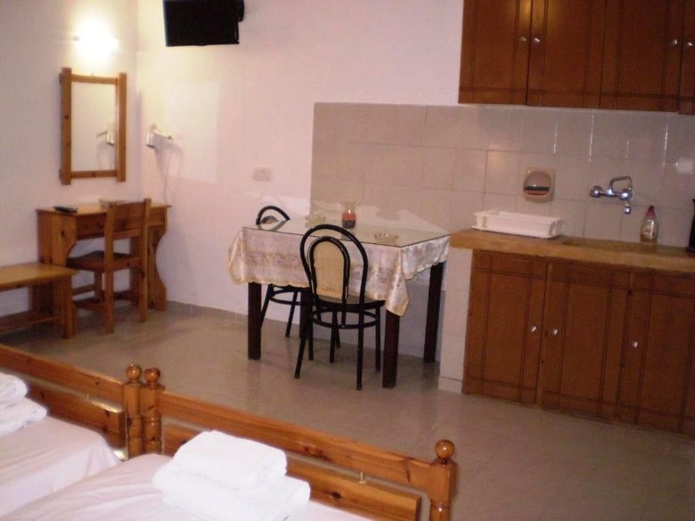 Hotel Irineos Studios