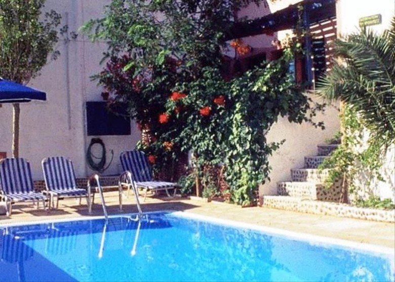 Hotel Irineos Studios