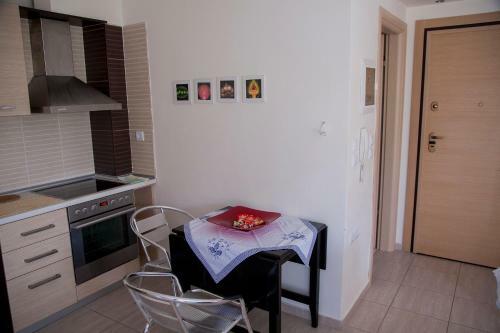 Apartments Eleni 4 Seasons