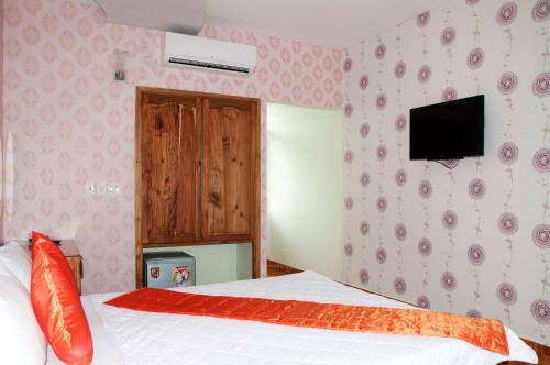 Sunrise Village Hotel