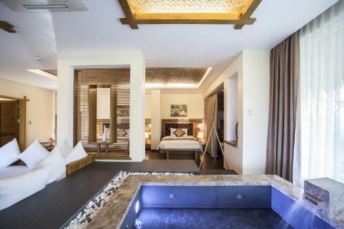 Hotel Aroma Beach Resort And Spa