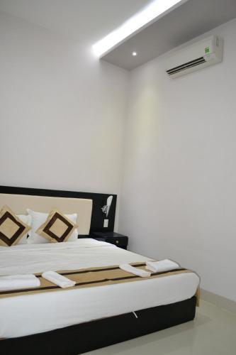 Hotel Hoan Vu Universe