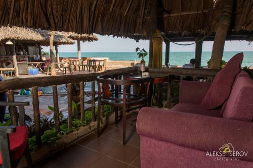Hotel Joe's Cafe & Garden Resort
