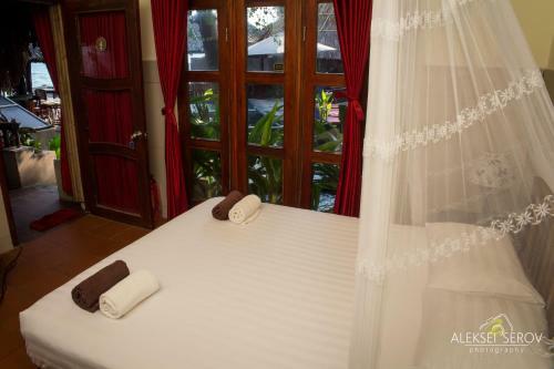 Hotel Joe's Cafe & Garden Resort