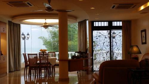 Tropical Sea View & Sunshine