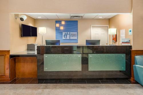 Holiday Inn Express Hotel & Suites Canton