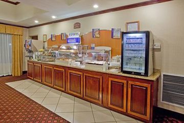 Holiday Inn Express Hotel & Suite