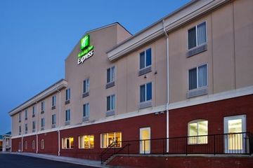 Holiday Inn Express Hotel & Suite