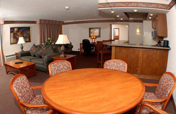 Holiday Inn Hotel & Suites Des