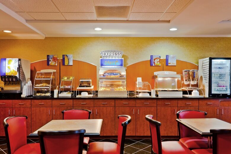 Holiday Inn Express Hotel & Suites Memphis/germantown