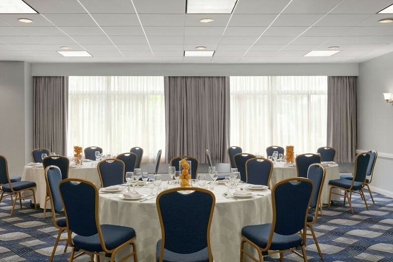 Hotel Embassy Suites Phil/valley For
