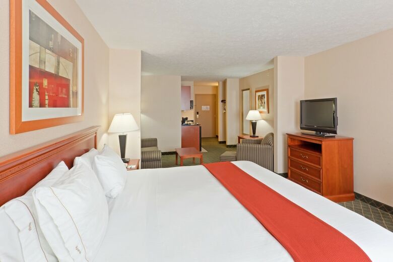 Holiday Inn Express Hotel & Suites Kent State University