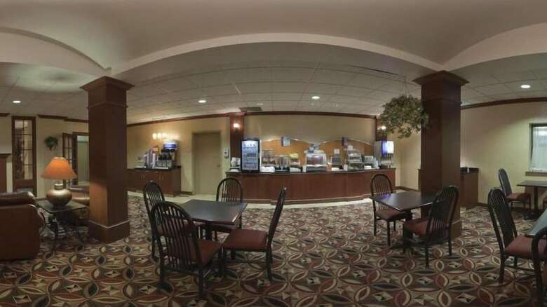Holiday Inn Express Hotel & Suites Kent State University