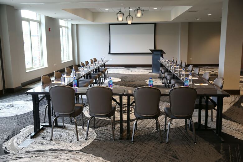 Hotel Indigo Naperville Riverwalk