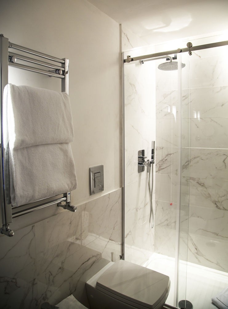 Hotel The Independent Suites