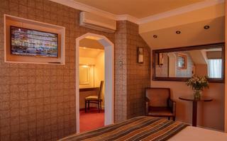 Best Western Rogerthorpe Manor Hotel