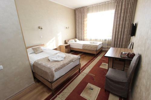 Hostal Madanur Hotel