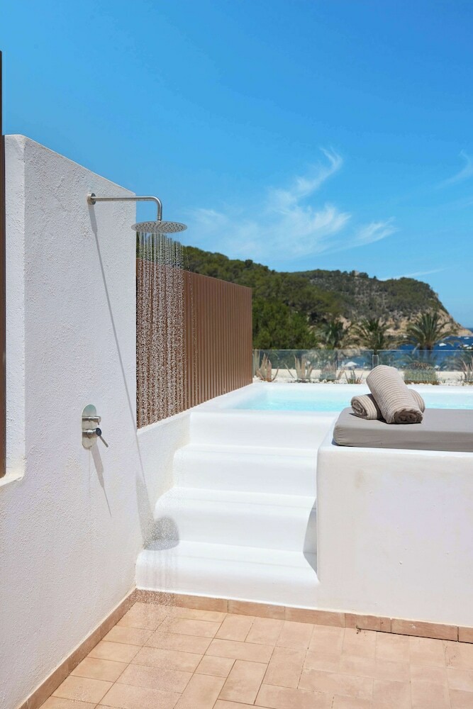 The Club Cala San Miguel Hotel Ibiza, Curio Collection By Hilton, Adults Only
