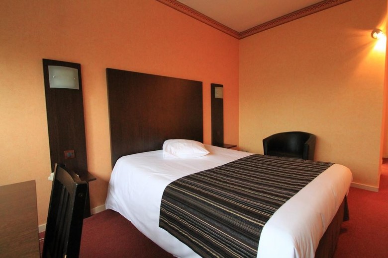 Hostal Adonis Lyon Est Artys H�tel