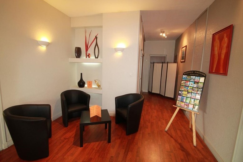 Hostal Adonis Lyon Est Artys H�tel