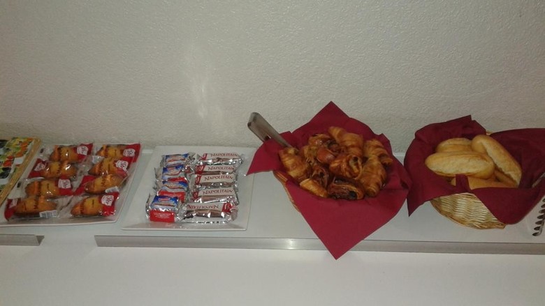 Hostal Adonis Lyon Est Artys H�tel