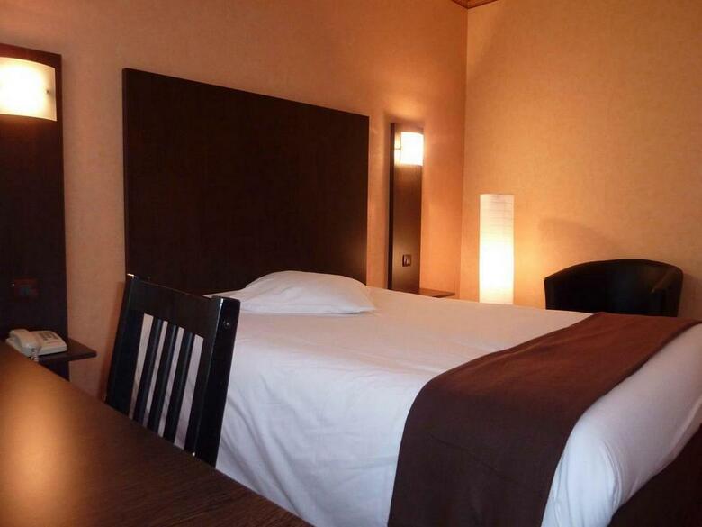 Hostal Adonis Lyon Est Artys H�tel