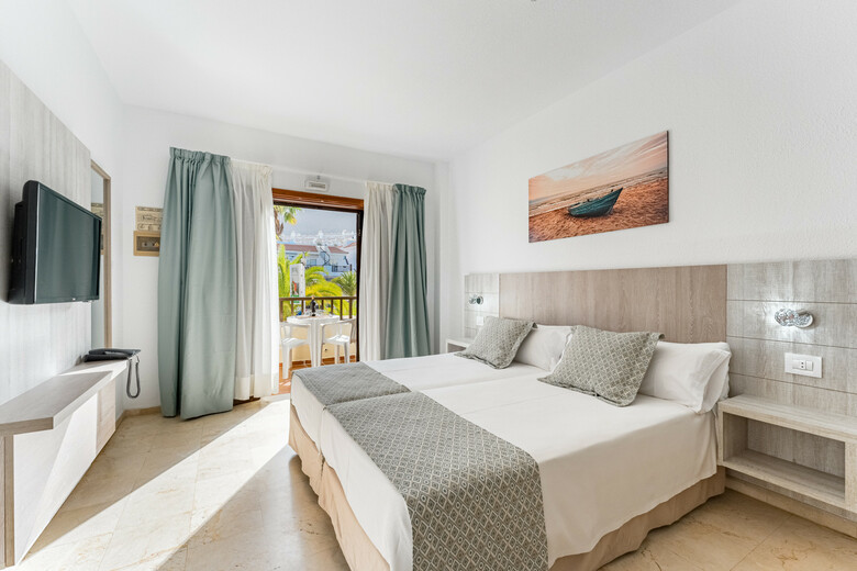 Klayman Olivina Aparthotel