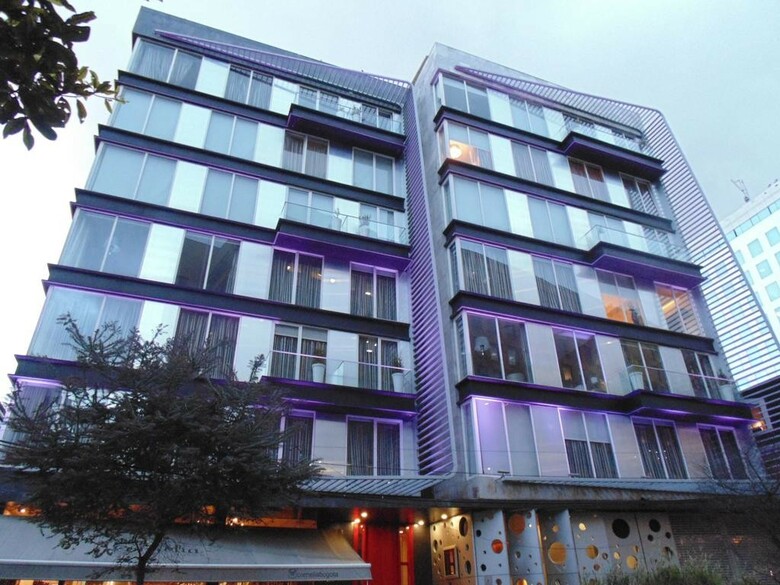 Hotel 100 Luxury Suites