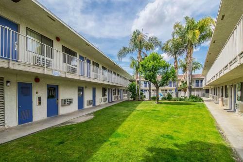 Hotel Motel 6 Bakersfield Airport