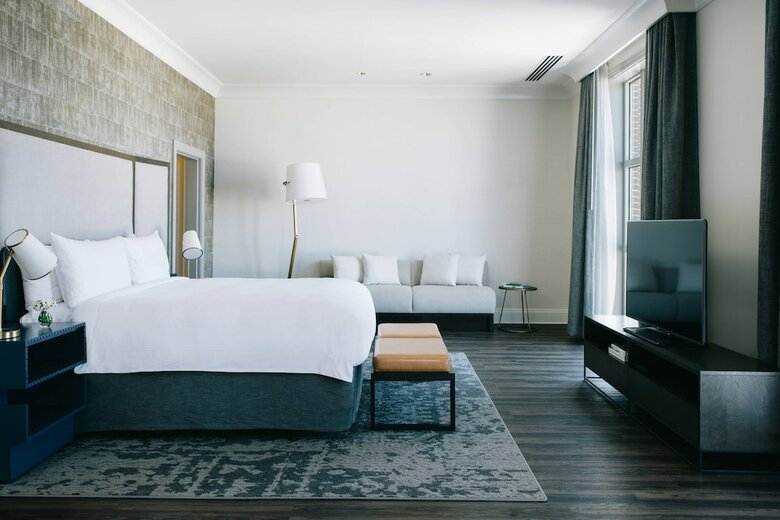 Renaissance St. Louis Grand & Suites Hotel