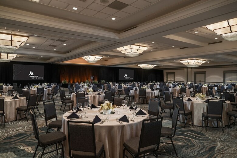 Renaissance St. Louis Grand & Suites Hotel