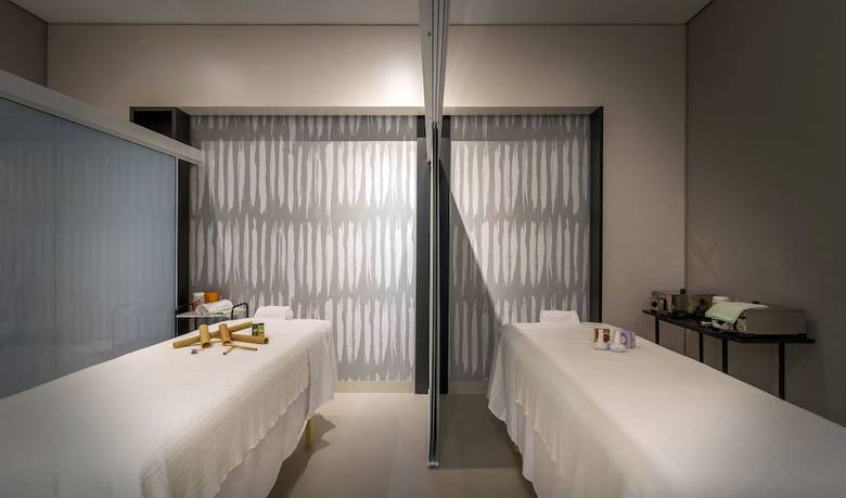 Hotel NH Curitiba The Five