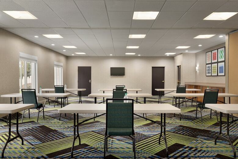 Holiday Inn Express Hotel & Suites Auburn