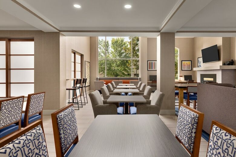 Holiday Inn Express Hotel & Suites Auburn