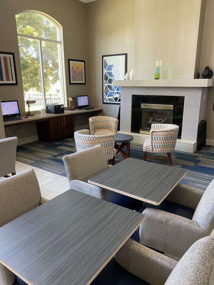 Holiday Inn Express Hotel & Suites Auburn