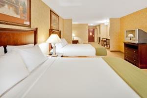 Holiday Inn Express Hotel & Su