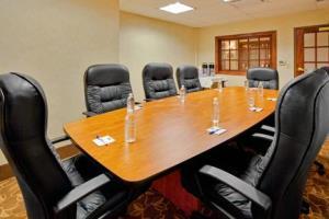 Holiday Inn Express Hotel & Su