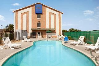 Hotel Baymont By Wyndham Yermo