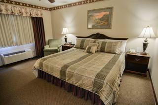Hotel Hearthstone Inn & Suites