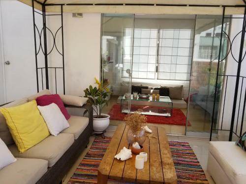 Hostal Malu House For Travelers And Backpackers