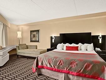 Ramada Plaza Fargo Hotel And C