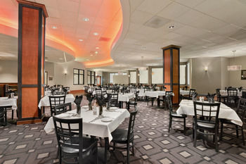Ramada Plaza Fargo Hotel And C