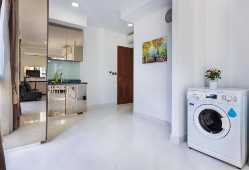 Studio Apartment At Orchard Road Shopping Area