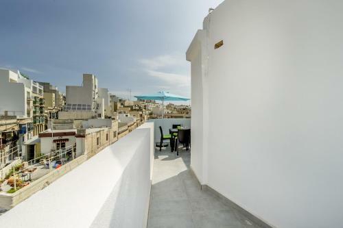 Studio Apartments, Theoria Travel