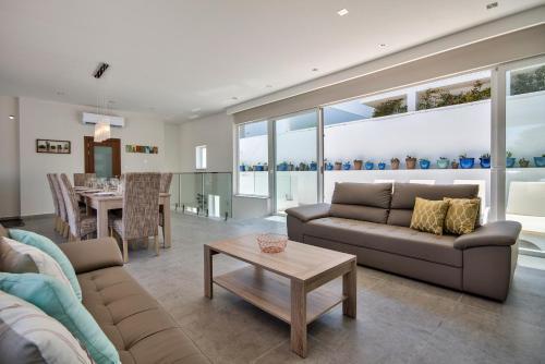 Carob Hills - Villa Blu