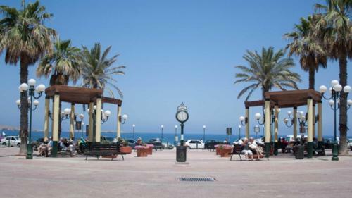 Luxury 2 Bedroom Apartment By The Sea