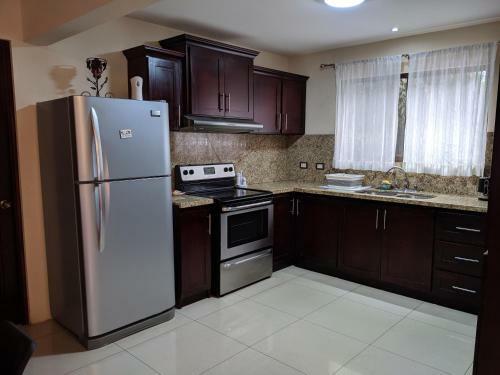 Hotel Suites Merlyn Airport